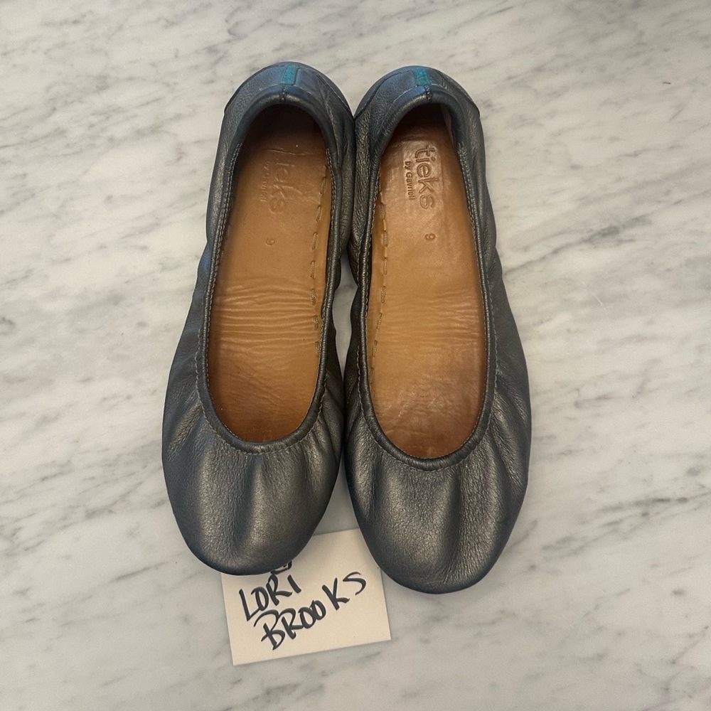 🩶 Tieks size 9 Metallic Pewter Leather Flats w/pouch 🩶